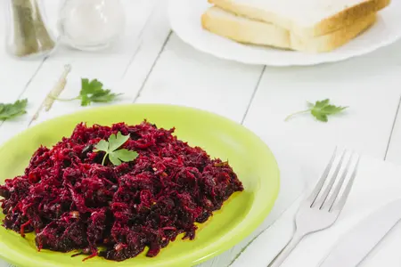 Что приготовить из свеклы летом: вкусные и полезные идеи для жарких дней