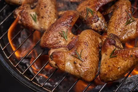 12 самых вкусных рецептов на мангале: шашлыка из мяса, птицы, рыбы и овощей