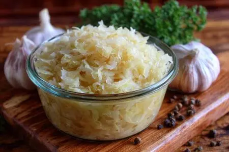 Домашняя квашеная капуста по-русски - простой пошаговый рецепт