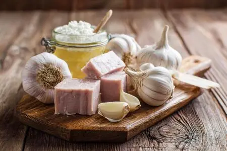 Простой рецепт домашнего сала с чесночком