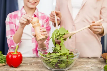 12 простых и вкусных салатов для детей: источник витаминов пользы для здоровья ребенка на каждый день