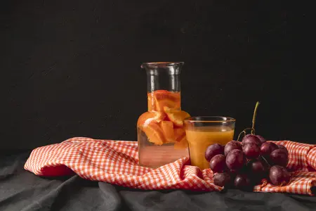 Компот из айвы и красного винограда