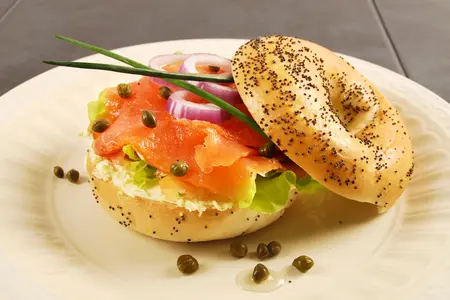 Почувствуйте вкус Нью-Йорка с местным бейглом