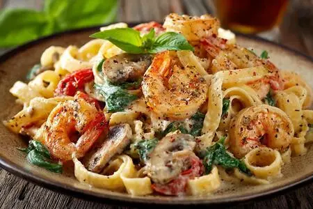 Самая вкусная паста с креветками: 3 лучших рецепта в сливочном соусе, с помидорами, грибами и сыром