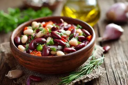 5 идей салатов с фасолью на праздничный стол: простые, быстрые, вкусные рецепты