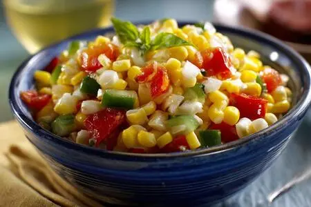 3 простых и вкусных салата с кукурузой: самые лучшие рецепты