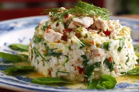 Рыбный салат с рисом: Идеальное сочетание вкуса, пользы и сытности