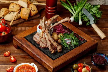 Корейка, запечённая в духовке: от подготовки мяса до подачи