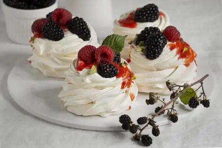 Идеальный классический рецепт безе: готовим воздушное, вкусное пирожное из белков правильно в духовке, микроволновке, мультиварке