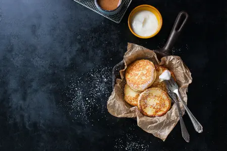 Вкуснейшие, пышные, нежные сырники с манкой: лучший домашний рецепт из творога
