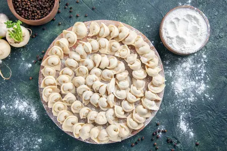 Вкуснейший рецепт домашних пельменей: восхитительное тесто, сочный фарш, лепим, замораживаем, храним, варим правильно