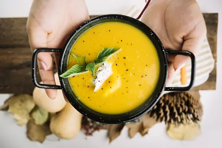 Три рецепта сырного крем-супа: какой сыр нужен, как правильно готовить, чем полезен