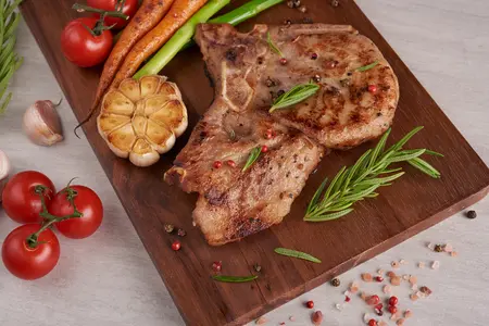 Как приготовить мягкий, сочный, вкусный стейк из свинины на сковороде? Рецепт правильного свиного стейка 