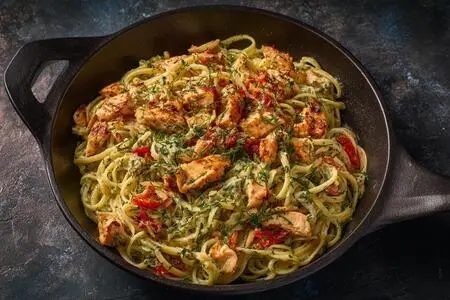 Паста с курицей: Искусство простоты и вкуса в вашей тарелке