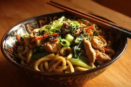 Лапша Удон с Курицей и Овощами в Соусе Терияки: Идеальный Рецепт для Домашней Кухни