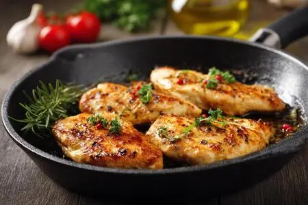Куриная грудка на сковороде: 10 быстрых и вкусных рецептов на каждый день