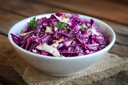 Салат из красной капусты: Хрустящая симфония вкуса и пользы