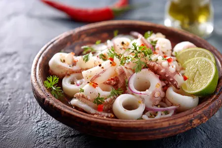 Салат из кальмаров: рецепт простой и вкусный, который покорит каждого