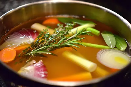 Бульон: Эликсир Вкуса и Основа Кулинарного Мастерства