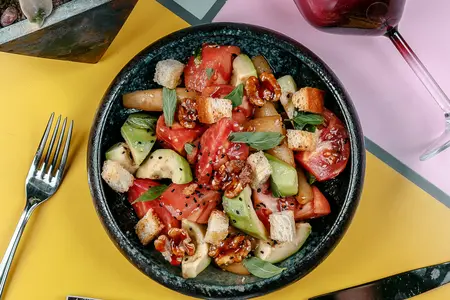 Салаты с авокадо: топ‑10 вкусных и простых рецептов