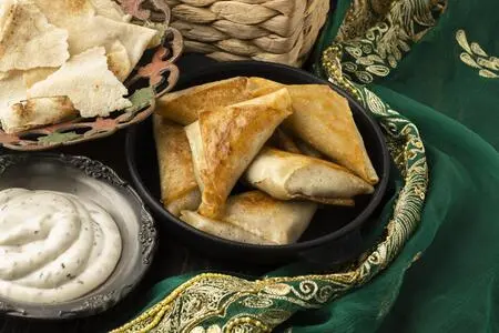 Хрустящие конвертики из лаваша: вкусный перекус в каждом укусе