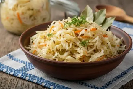 Тушёная квашеная капуста: простой и вкусный рецепт