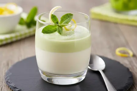 Панакотта с мятно-лимонным кремом: нежный десерт с «летним» вкусом