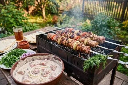 Шашлык из свинины в кефирном маринаде: секреты сочного мяса и лучшие рецепты