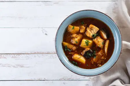 Ароматный суп на костре с бараниной и овощами: вкус природы и тепла