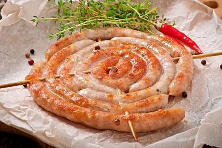 Колбаски для гриля: вкус лета в каждом кусочке