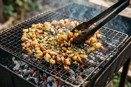 Картофельные крошки с травами, запечённые на решетке