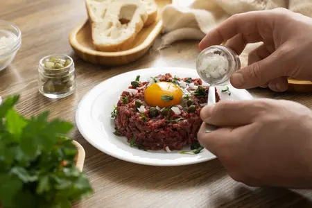Тартар: классика французской кухни и современные интерпретации