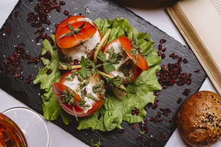 Фаршированные помидоры: вкусные рецепты и полезные лайфхаки