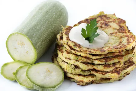 Кабачковые оладьи: вкусное и полезное блюдо для любого стола