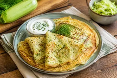 Топ-3 рецепта блинов с кабачками на завтрак: несладкие, полезные и вкусные