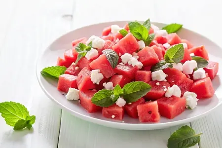 Сладкие салаты с арбузом: арбузный салат с фетой и мятой и другие вкусные идеи