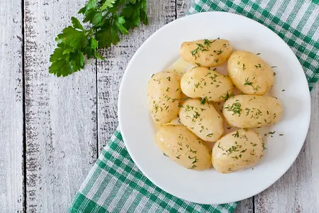 Молодой картофель: что приготовить - лучшие рецепты и лайфхаки для летних блюд