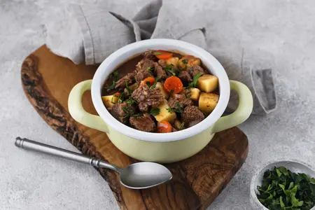 Жаркое из телятины с молодыми овощами: рецепты, лайфхаки и секреты сочного мяса