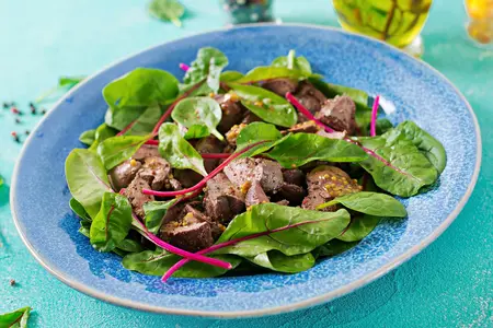 Летние салаты с мясной вырезкой и обилием зелени: рецепты, лайфхаки и секреты идеального баланса вкусов