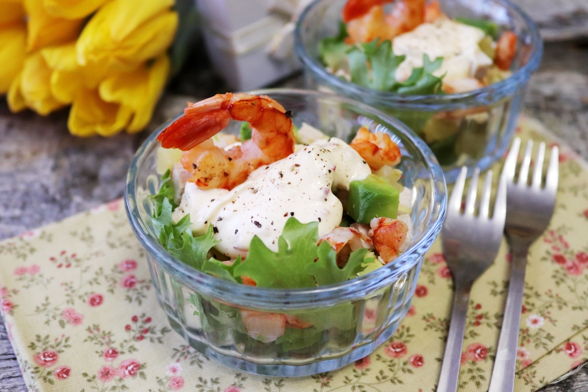 Порционный салат с креветками