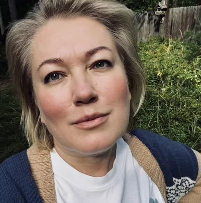 name='Елена Архангельская' description='<p>Гастрономический журналист. Путешественник. Кулинар-профессионал.</p>' picture='94faf9f2-c7b0-4599-94d5-68230f791fec.webp' user_id=None id=40 views_count=None total_count=None avg_views=None url='/author/40' picture_urls=PictureUrls(url='/all_image/author/0/40/94faf9f2-c7b0-4599-94d5-68230f791fec.webp', w450='/all_image/author/0/40/94faf9f2-c7b0-4599-94d5-68230f791fec.webp', large='/all_image/author/0/40/94faf9f2-c7b0-4599-94d5-68230f791fec.webp') seo=SeoModel(h1='Елена Архангельская', h2='', title='Елена Архангельская - автор на Koolinar.ru', description='Гастрономический журналист Путешественник Кулинар профессионал', keywords='')