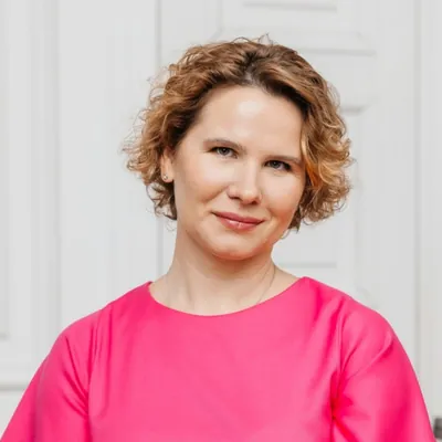 name='Елена Павлова' description='<p>Врач общей практики, натуропат, гериатр, гастроэнтеролог, специалист по Аюрведе. IV терапевт. Коуч ICF.</p>' picture='f3f318b1-367f-421d-a9c1-baa4c5909807.webp' user_id=None id=53 views_count=None total_count=None avg_views=None url='/author/53' picture_urls=PictureUrls(url='/all_image/author/0/53/f3f318b1-367f-421d-a9c1-baa4c5909807.webp', w450='/all_image/author/0/53/f3f318b1-367f-421d-a9c1-baa4c5909807.webp', large='/all_image/author/0/53/f3f318b1-367f-421d-a9c1-baa4c5909807.webp') seo=SeoModel(h1='Елена Павлова', h2='', title='Елена Павлова - автор на Koolinar.ru', description='Врач общей практики натуропат гериатр гастроэнтеролог специалист по Аюрведе IV терапевт Коуч ICF', keywords='')