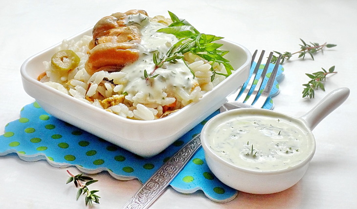 Средиземноморский салат с мидиями и нежным пикантным соусом