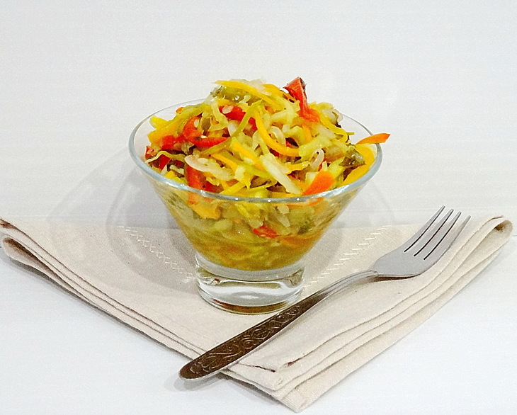 Салат из огурцов, моркови и сладкого перца - пошаговый рецепт с фото