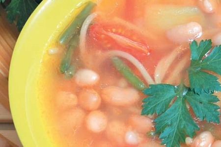 Минестроне - суп из разнообразных овощей с добавлением пасты (макарон) или риса