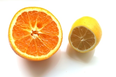 Как выжать из лимона или апельсина больше сока