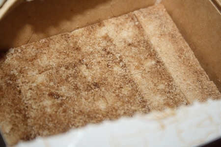 Как достать из коробки слипшийся тростниковый сахар рафинад