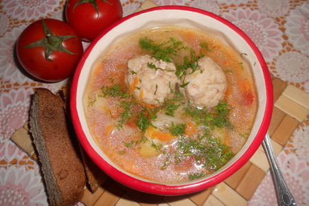 Как приготовить рисово-овощной суп с мясными шариками за 20 минут