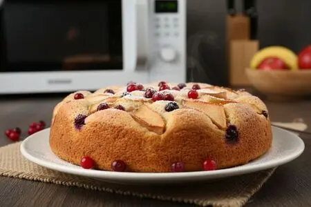 Как приготовить фруктовую шарлотку в СВЧ печи за 12 минут