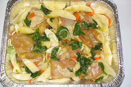 Цыплёнок с картофелем запеченые в сливочном соусе.: шаг 2